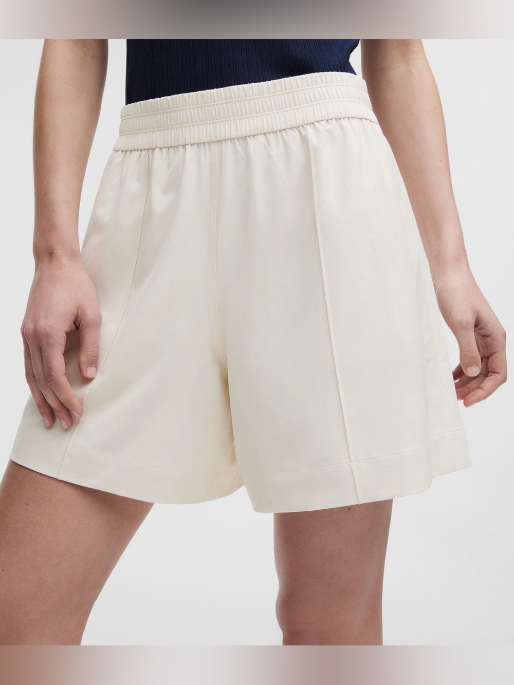🆕 Lululemon Breezily Mid-Rise Short 6” Light Ivory Size S